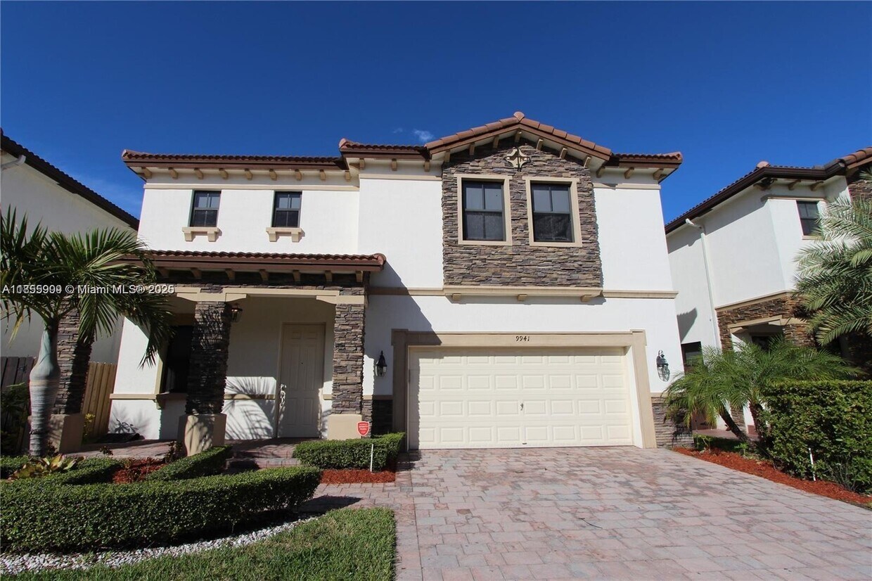 Foto principal - 9941 NW 86th Ter