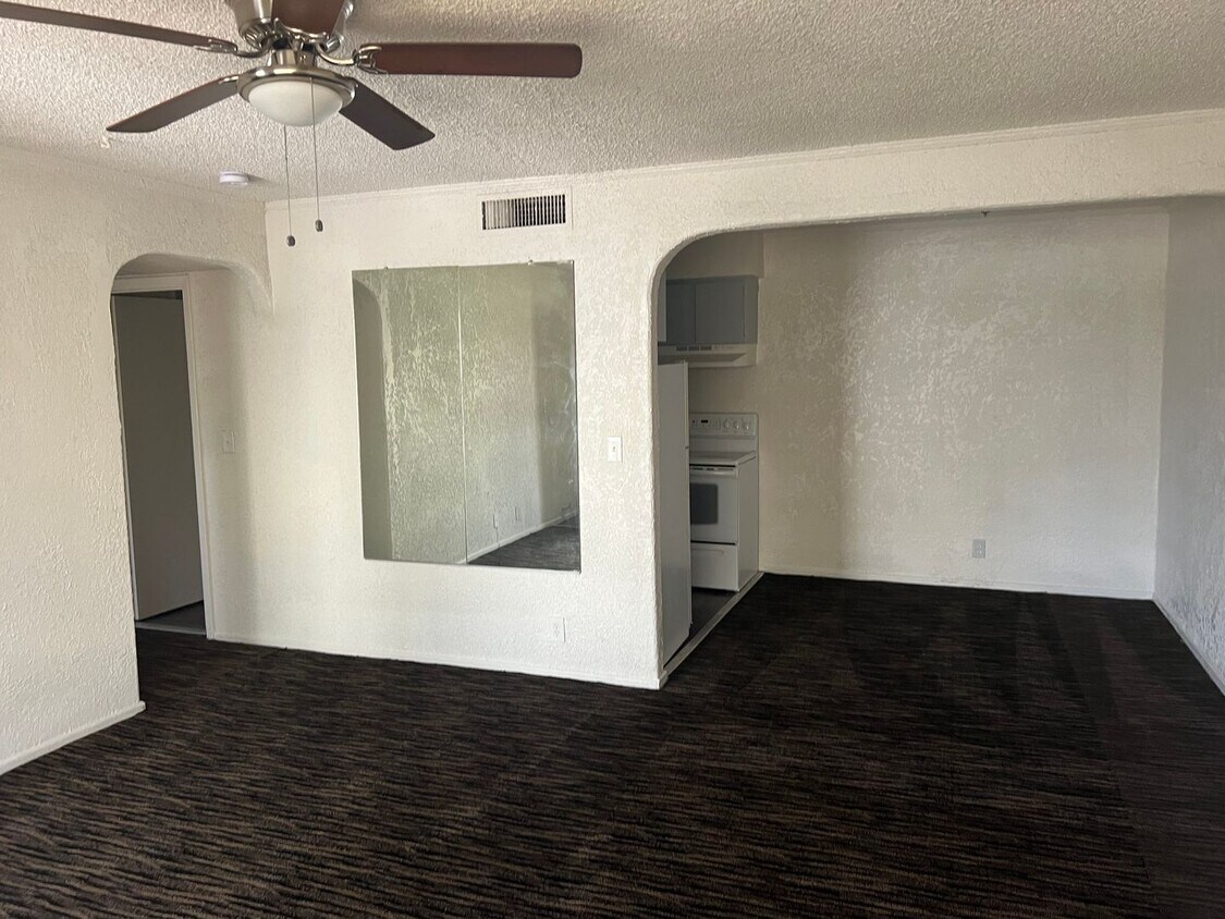 Primary Photo - Affordable 2 Bedroom Condo in Central Las ...