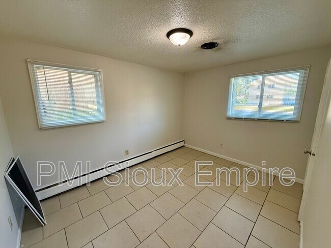 Foto del edificio - 705 W 18th St
