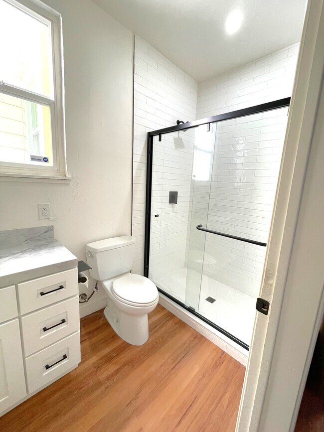 Foto del edificio - 1923 West St