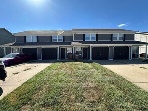 Building Photo - 506 Sky Vue Dr