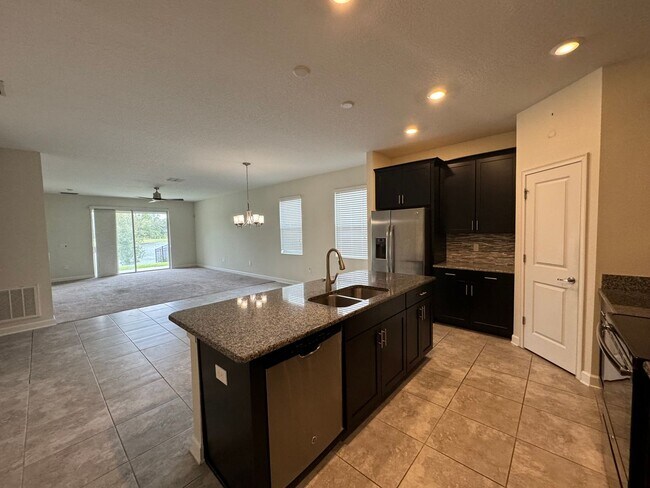 Building Photo - House For Lease in The Oaks