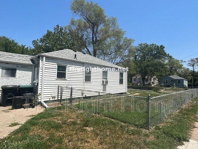 Building Photo - 3302 N 38th St