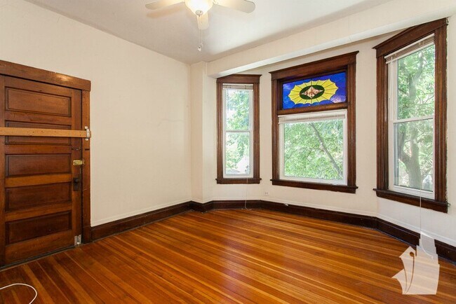 Foto del edificio - 1405 W Belden Ave