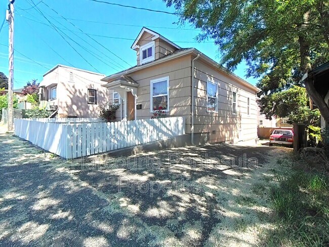 Building Photo - 1116 6th St