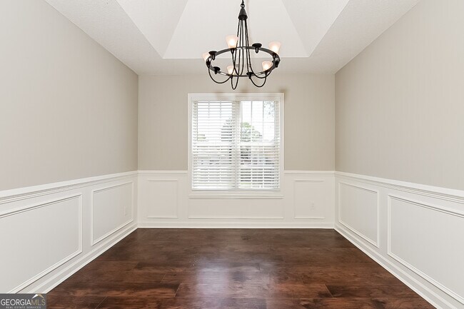 Building Photo - 1333 Vine Cir