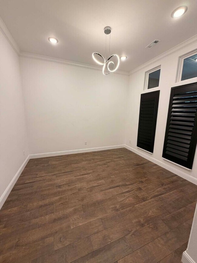 Foto del edificio - 329 E Greystone Square