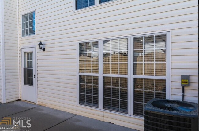 Building Photo - 145 Courtyard Dr