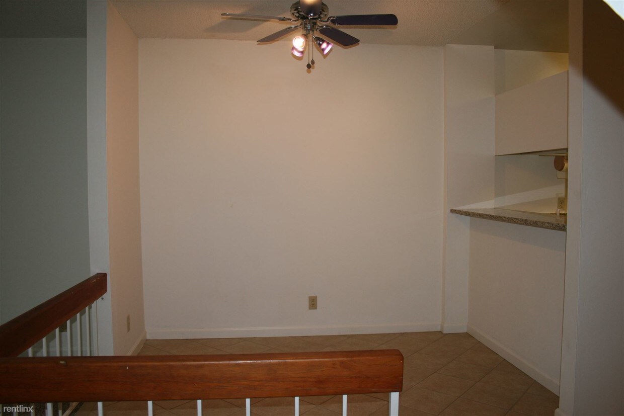Building Photo - 3007 Kaiser Dr