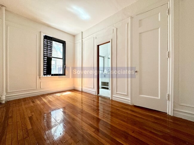 Building Photo - 45 Tiemann Pl