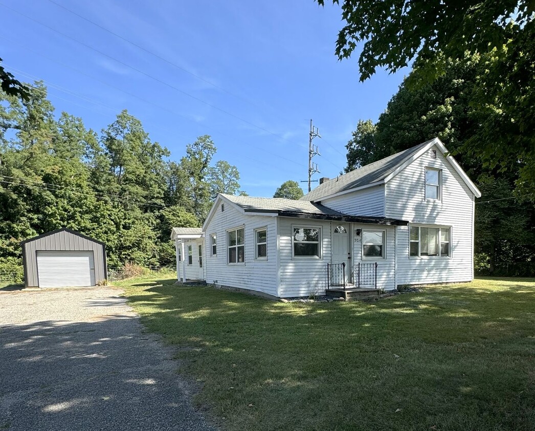 Primary Photo - Updated price! Remodeled home with a large...