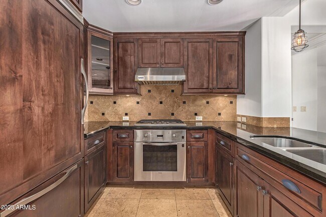 Foto del edificio - 7181 E Camelback Rd