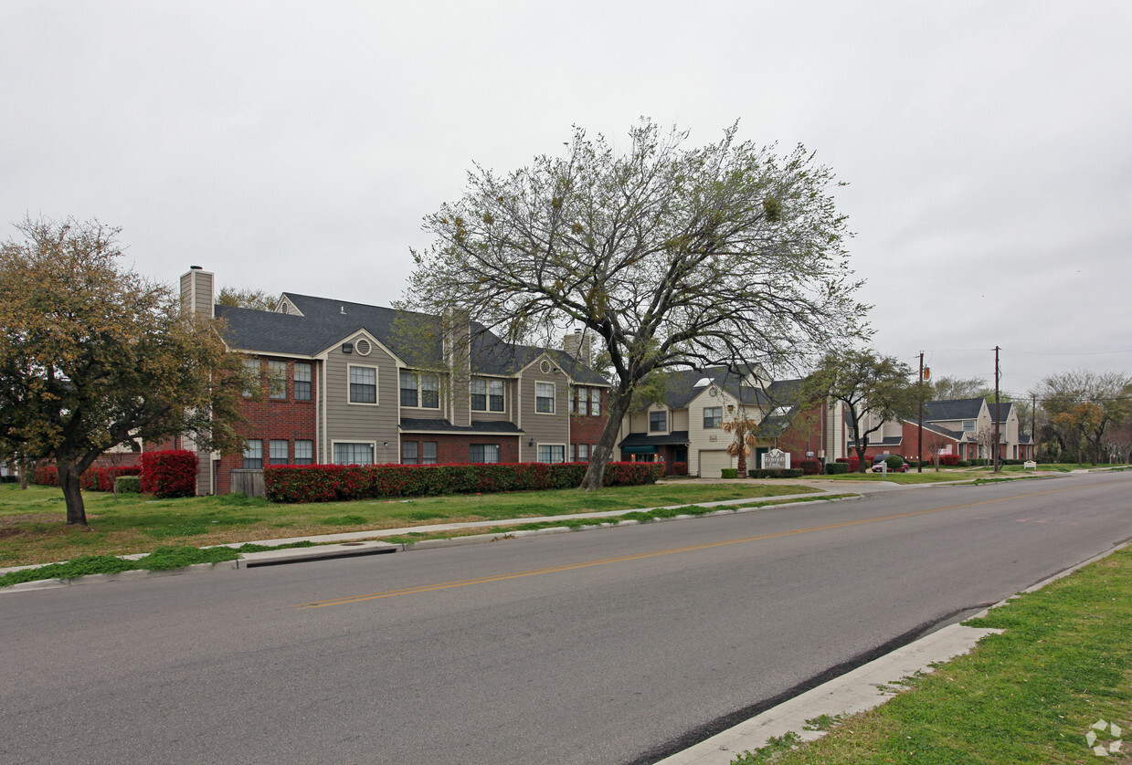 Elwood Oaks - Williams Bend Townhomes