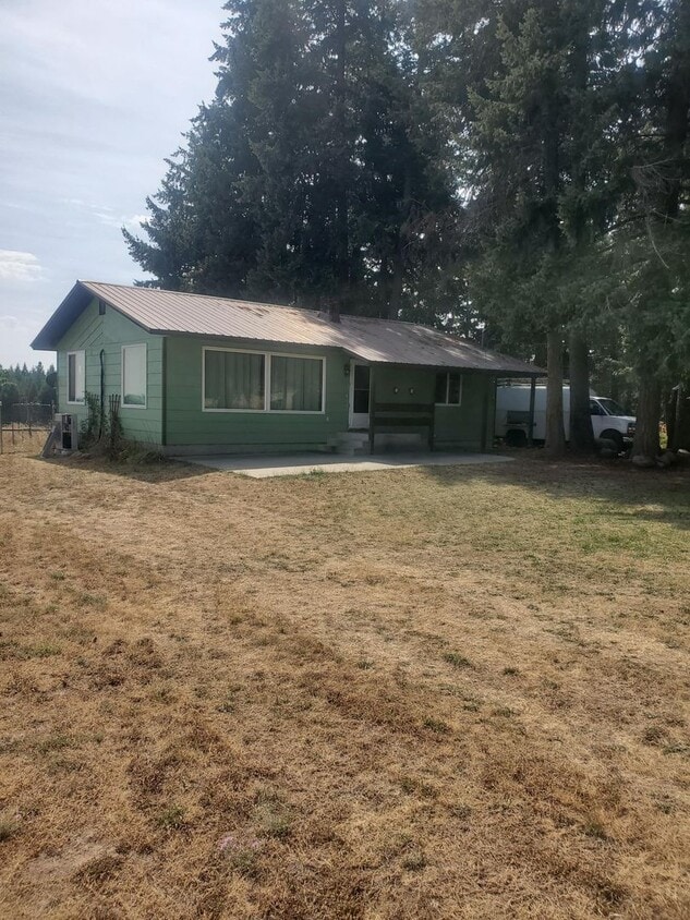 Foto principal - 2 bedroom 1 bath home with view and shop