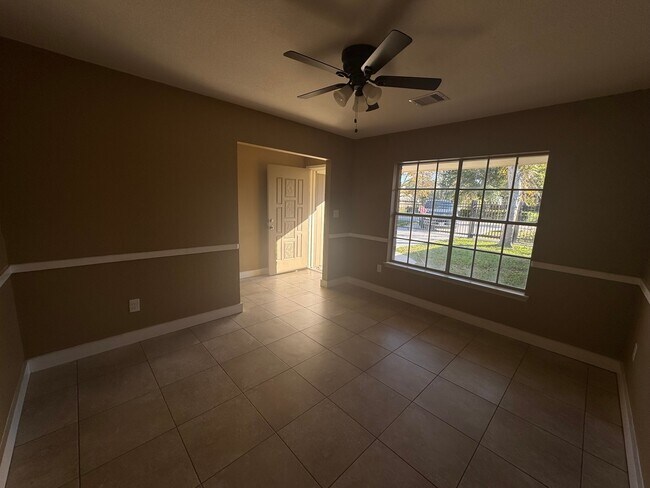 Foto del edificio - 207 E Mitchell Rd