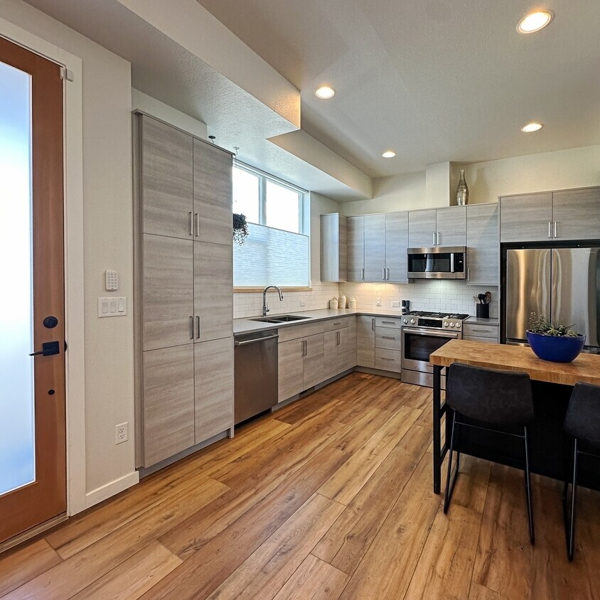 Foto principal - 870 Cimarron Dr