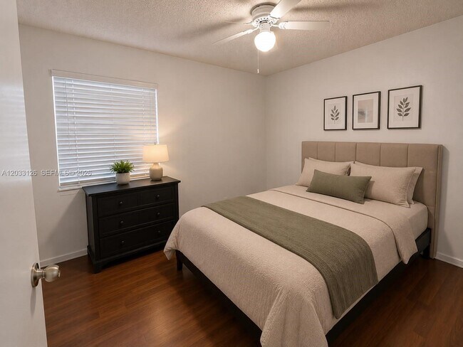 Foto del edificio - 19831 NW 65th Ct