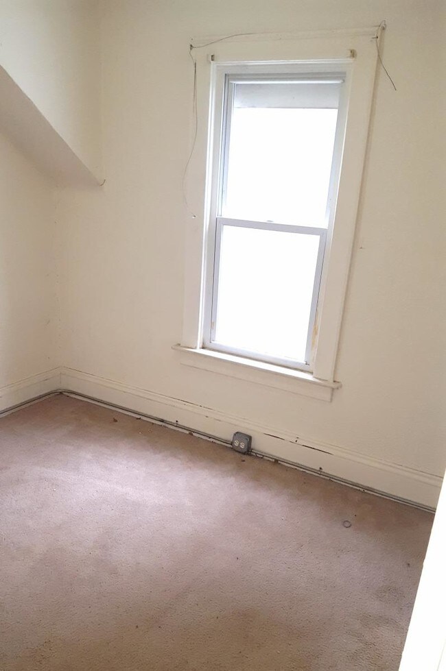 Building Photo - 2563 Foraker Ave