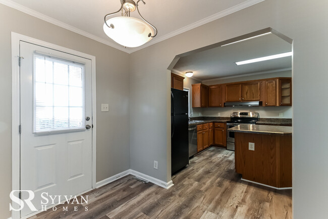 Building Photo - Come view this 3BR 1.5BA Brick Home