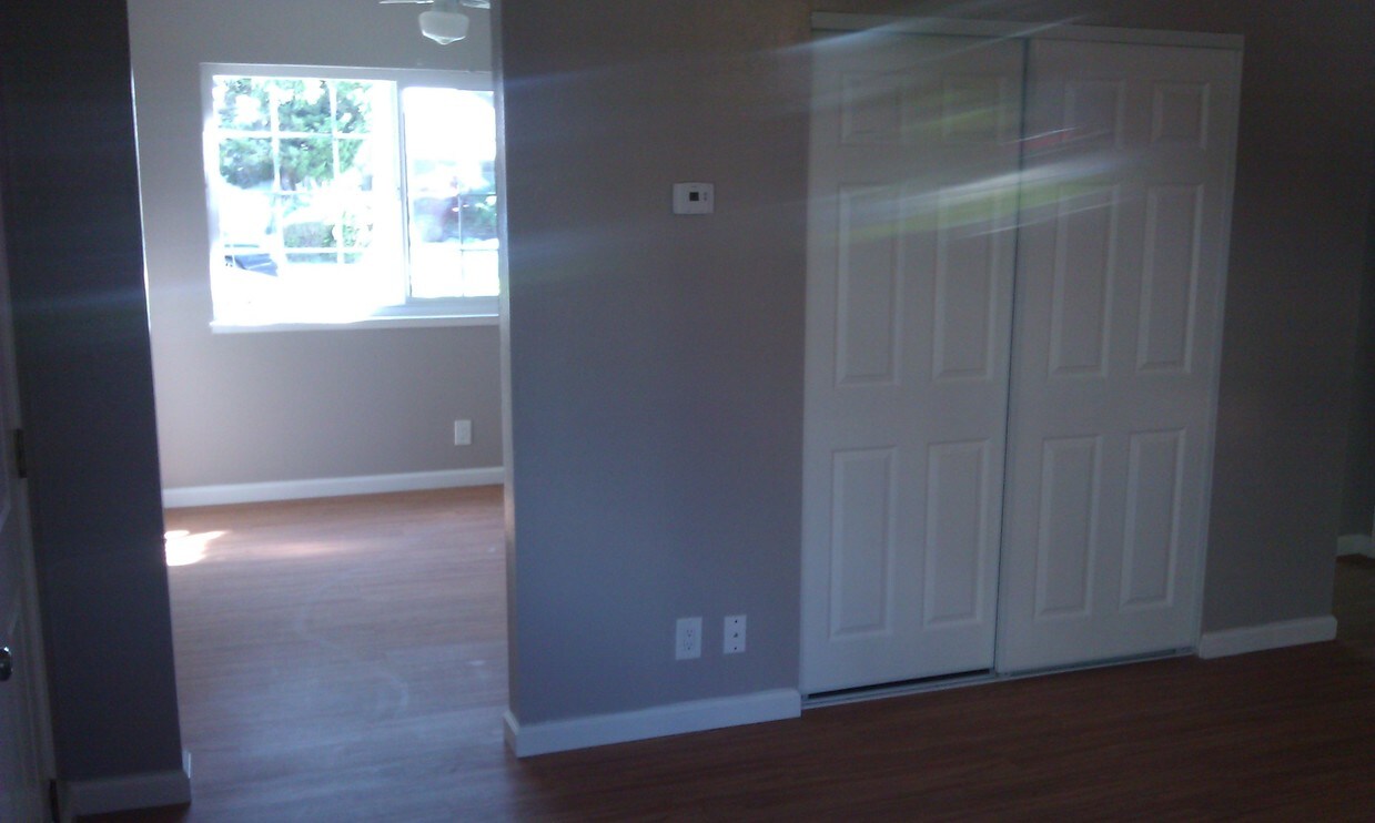 Large Room adj to Kitchen - 2020 Main St