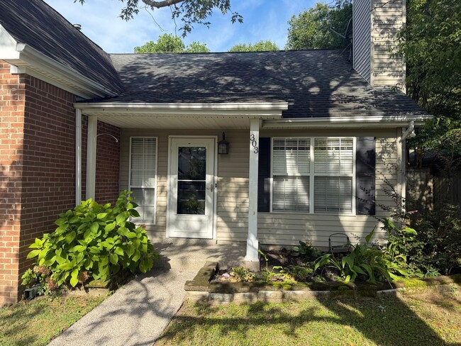 Building Photo - 303 Norvich Ct