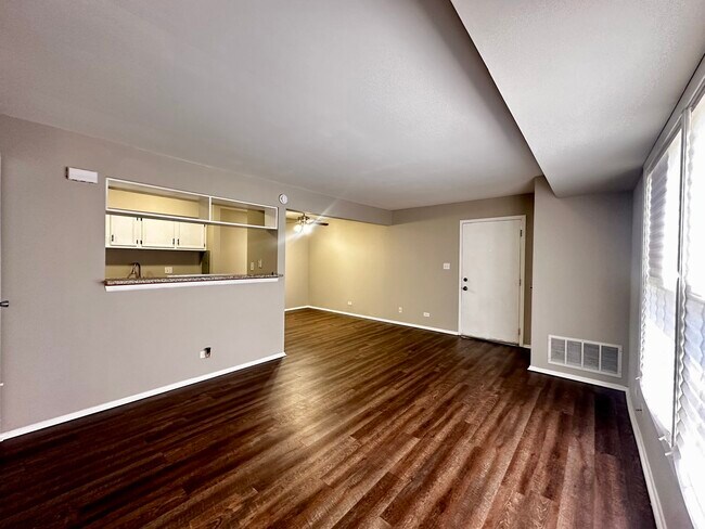 Foto del edificio - 1401 N Glen Cir