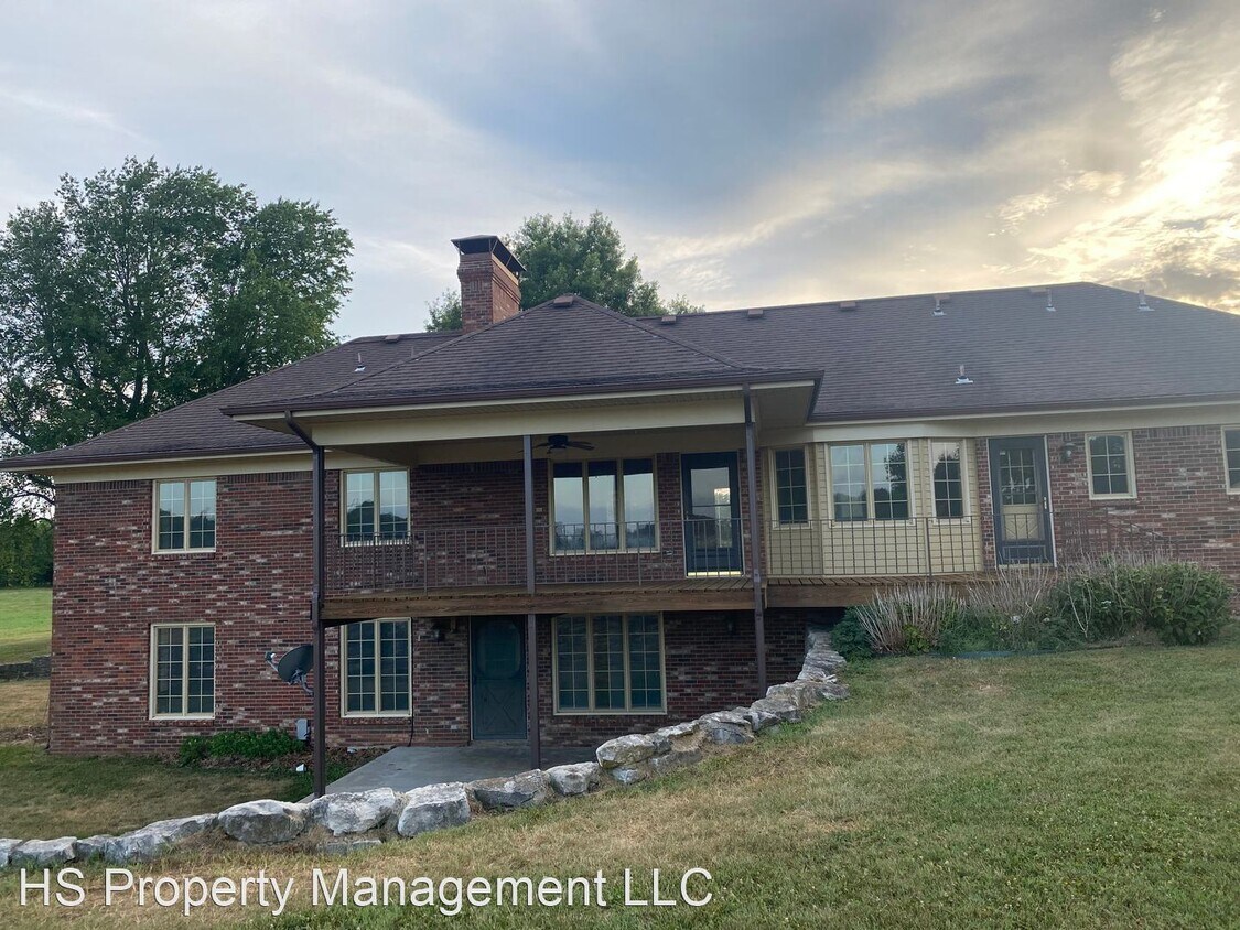 Primary Photo - 4 br, 3.5 bath House - 864 S Madison