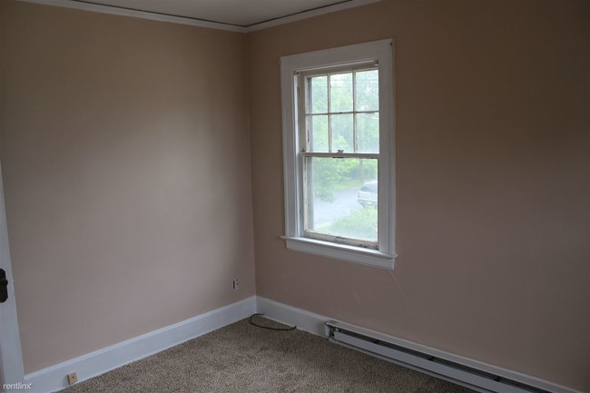 Building Photo - 1 br, 1 bath Apartment - 313 1/2 B Ave