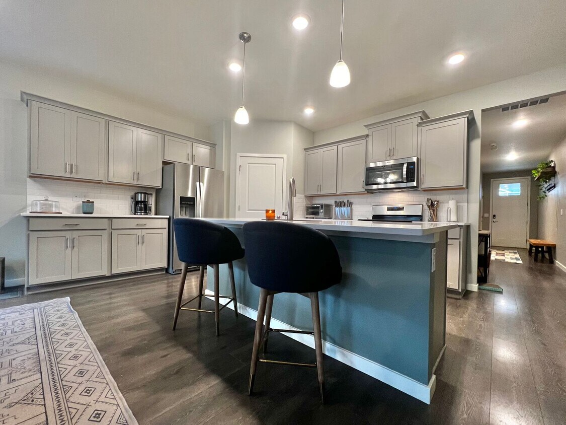 Foto principal - Gorgeous 4-Bed 2-Bath home Fort Collins, CO!