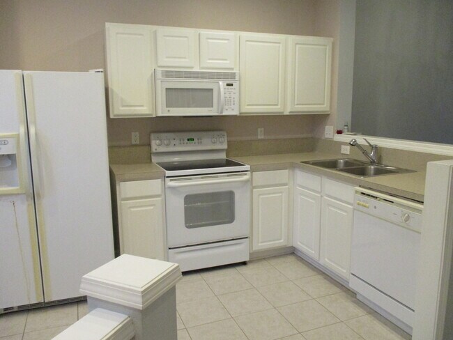 Foto del edificio - 3684 Summerlin Ln E