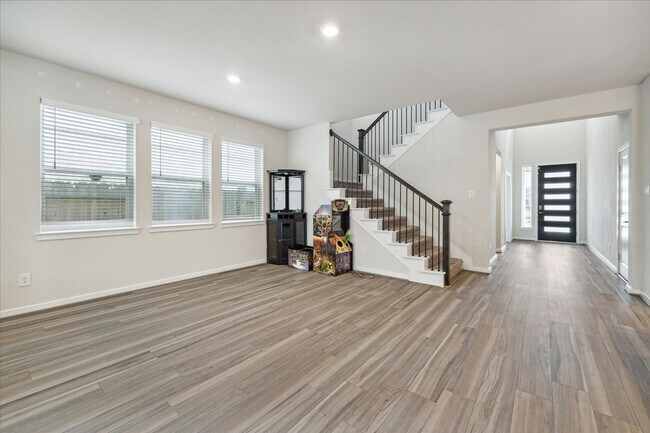 Foto del edificio - 5 Bedroom Single Family Home in Cypress