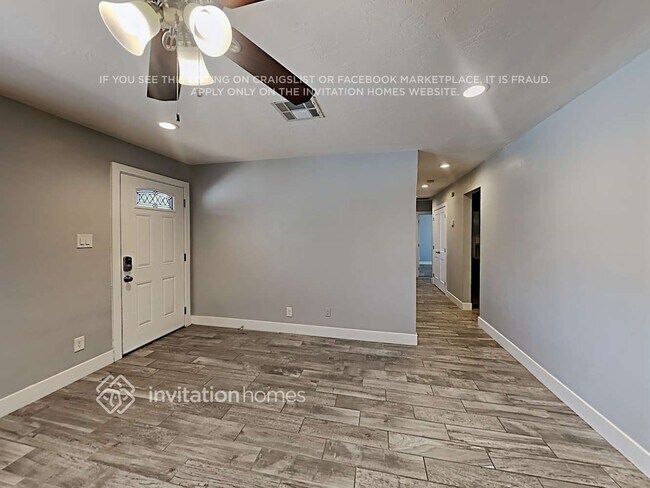 Building Photo - 1016 S Siesta Ln