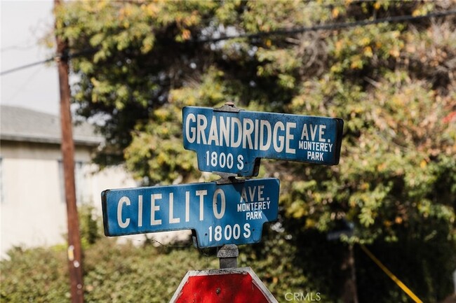 Foto del edificio - 1800 Cielito Ave