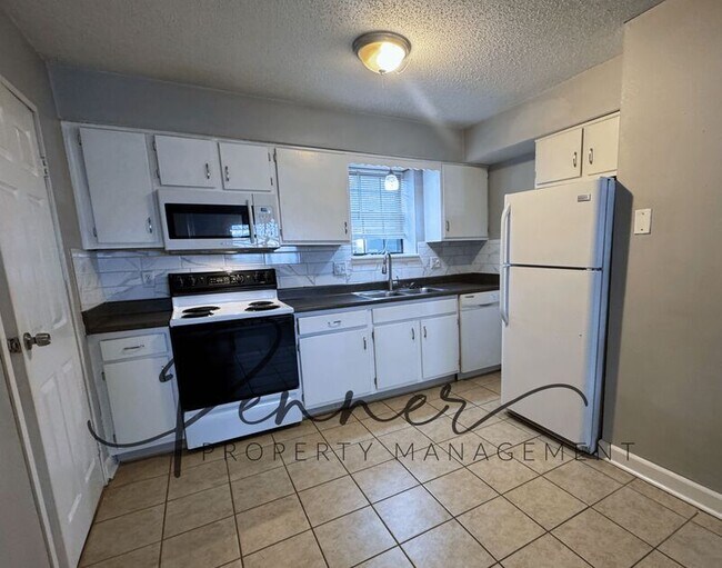 Foto del edificio - 716 NE Ball Dr