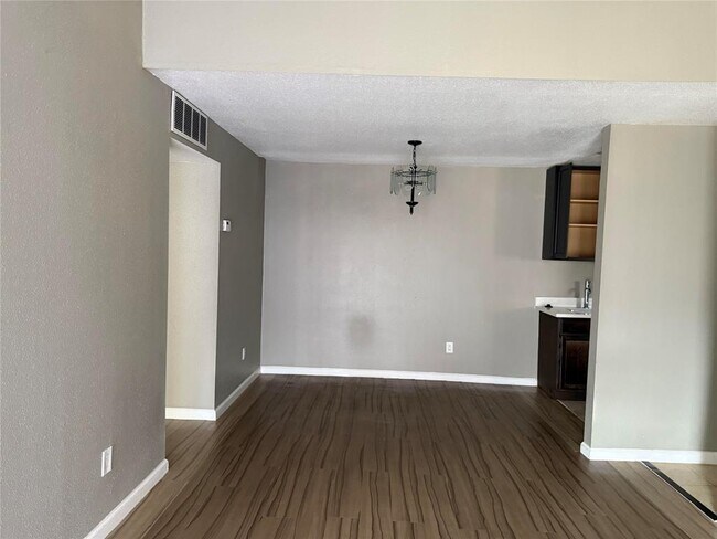 Foto del edificio - 9090 S Braeswood Blvd