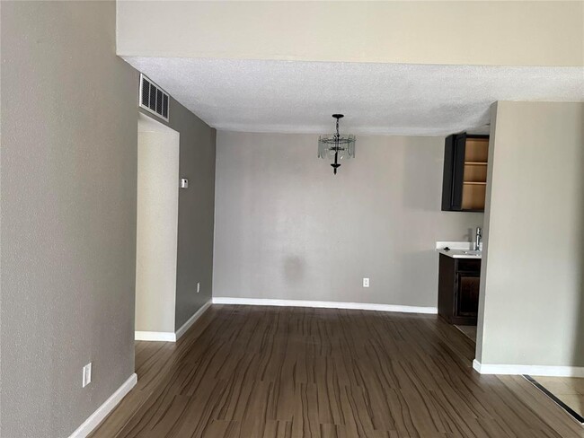 Building Photo - 9090 S Braeswood Blvd