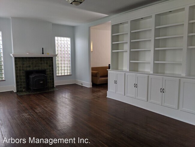 Building Photo - 2 br, 1.5 bath House - 6330 Alderson Street