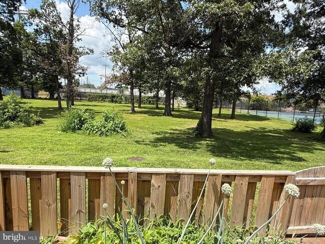 Building Photo - 6460 Franconia Ct