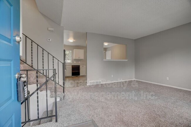 Building Photo - 2425 Bowen St