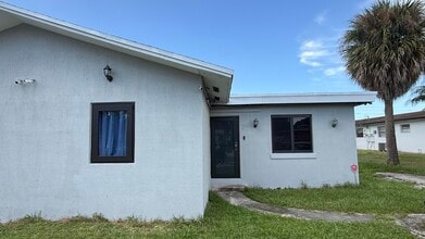 Building Photo - 4727 Myrtle Ln