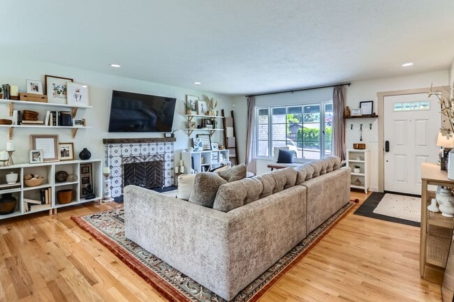 Building Photo - Cedar Hills 3 Bedroom, 2.5 Bathroom Ranch