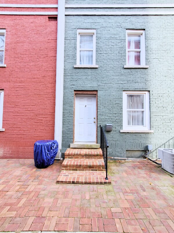 Building Photo - 90 E 8th Ave