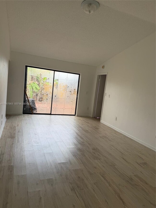 Foto del edificio - 1419 Yellowthroat St