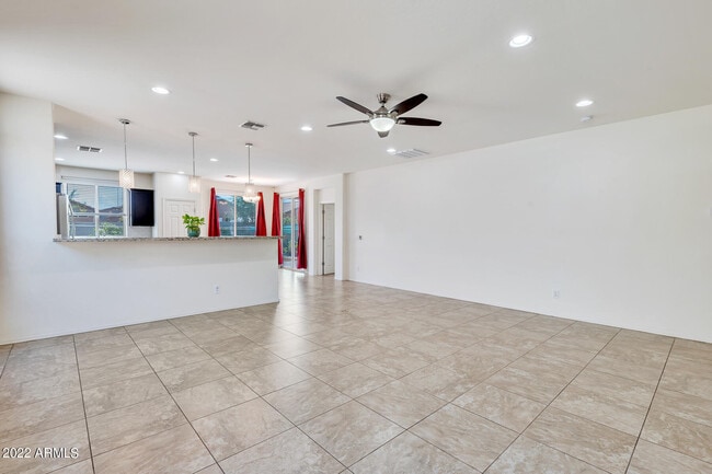 Building Photo - 2117 E Aire Libre Ave
