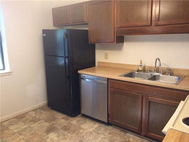 Building Photo - Chimney Hill