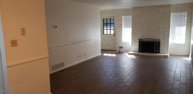 Building Photo - 2015 E Southern Ave