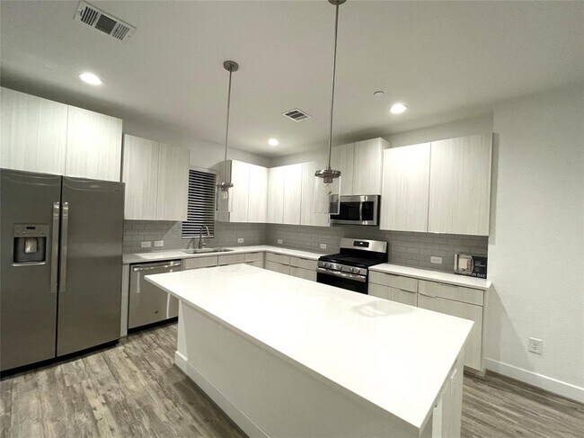 Building Photo - 18712 Centro Main St