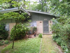Building Photo - 120 Newell St