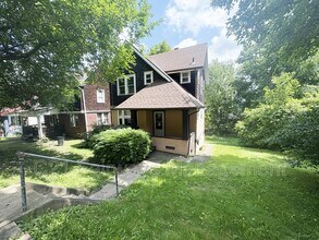 Building Photo - 800 N 6th St