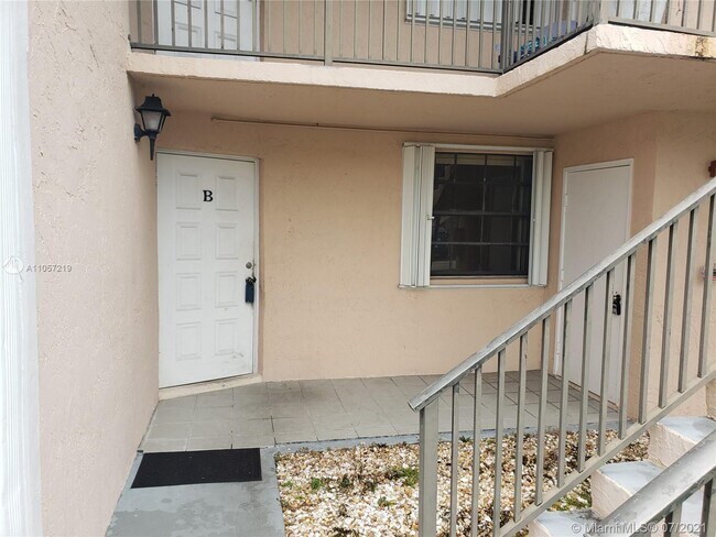 Building Photo - 1080 N Franklin Ave